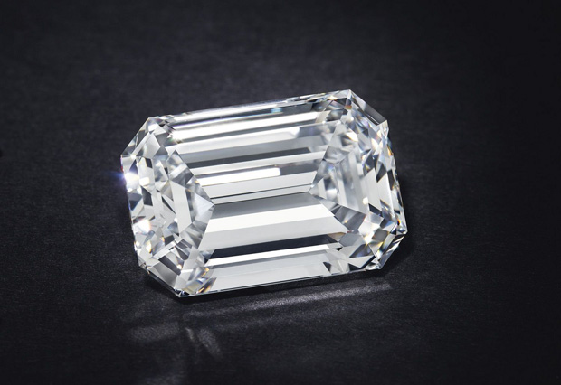 یک الماس 28.86 قیراطی رکورد جدیدی در جهان برای گرانترین جواهرات در حراجی آنلاین ثبت کرده است